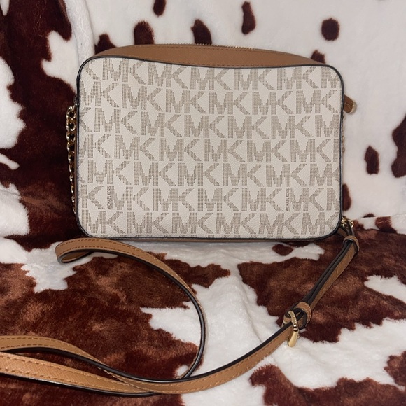 Authentic Michael Kors cross body - Picture 5 of 8